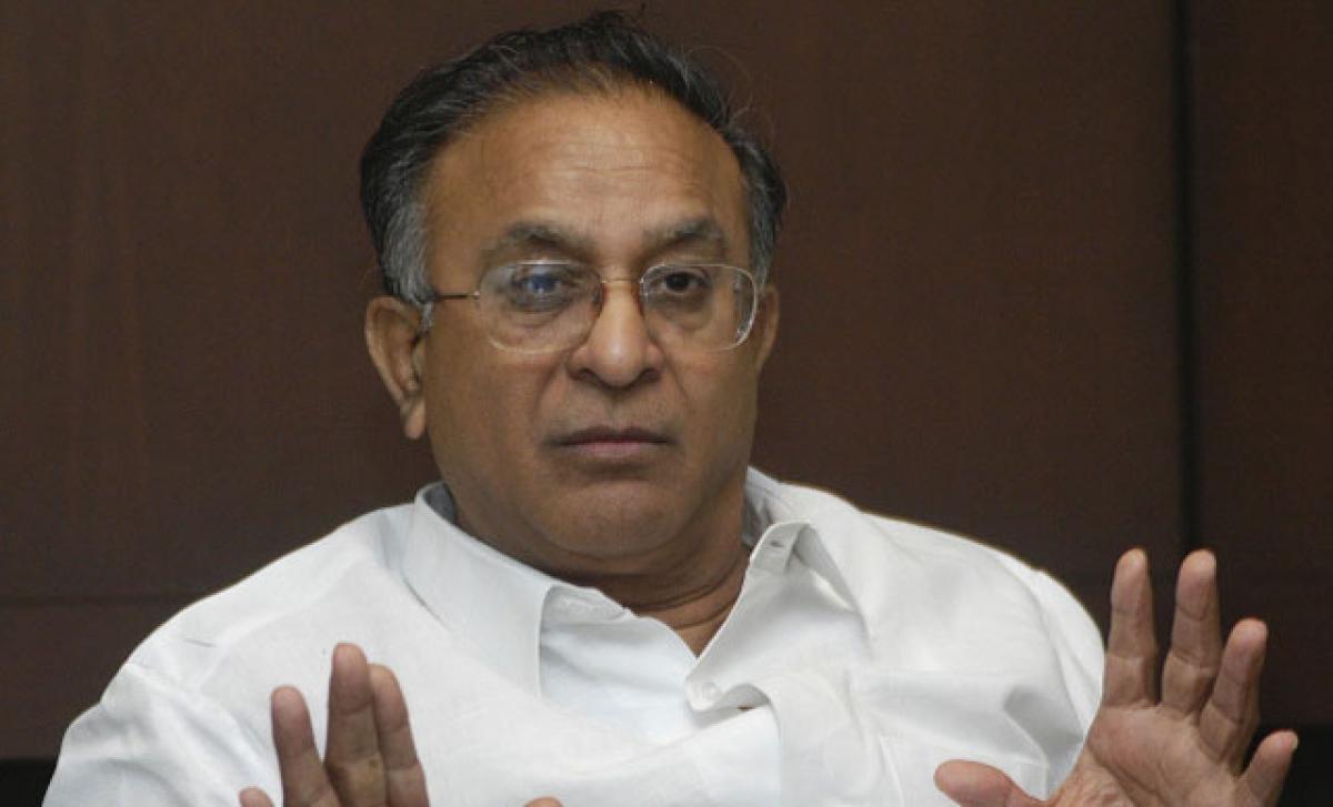 Jaipal Reddy reprimands KCR over election promises